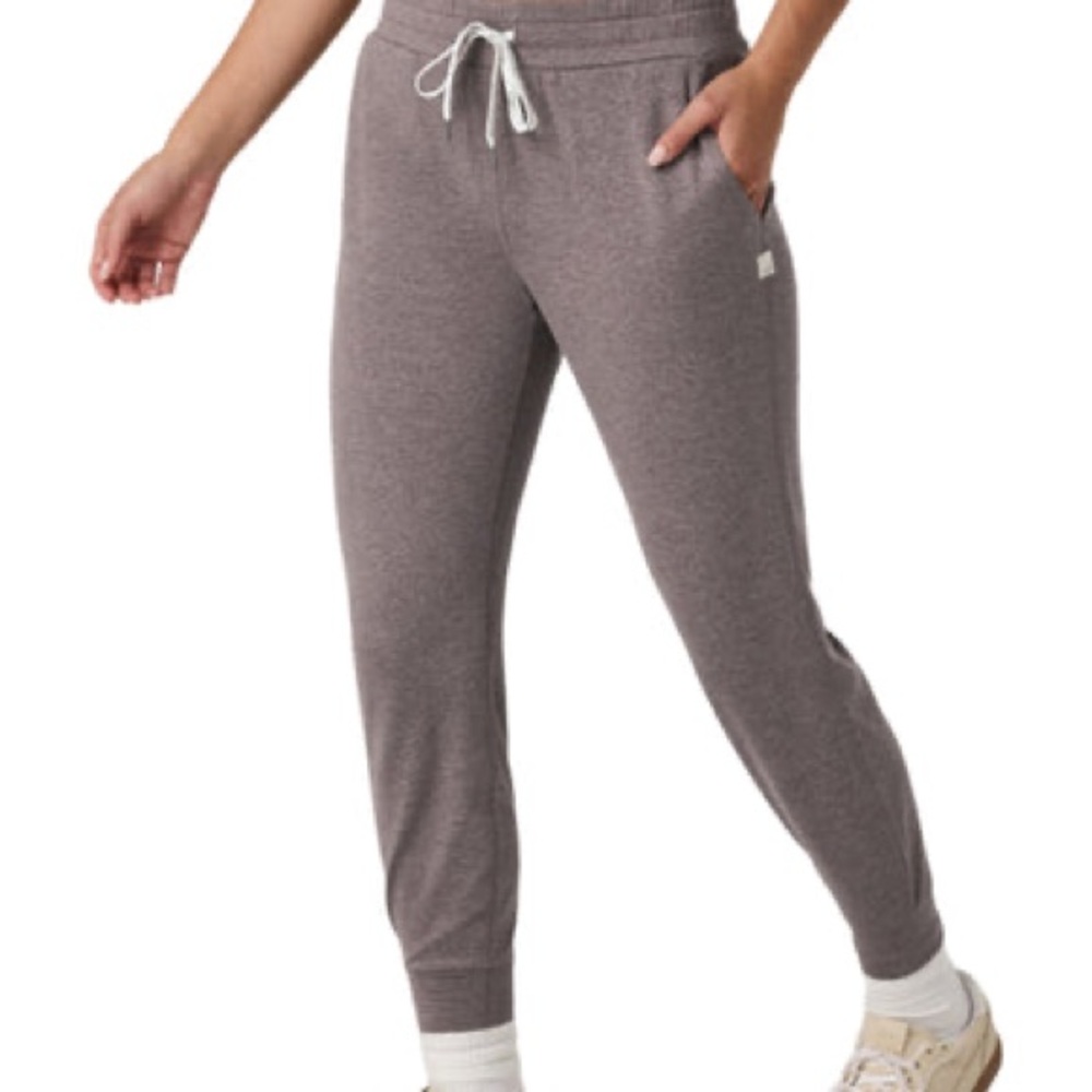 Vuori Track Joggers in Heather Taupe